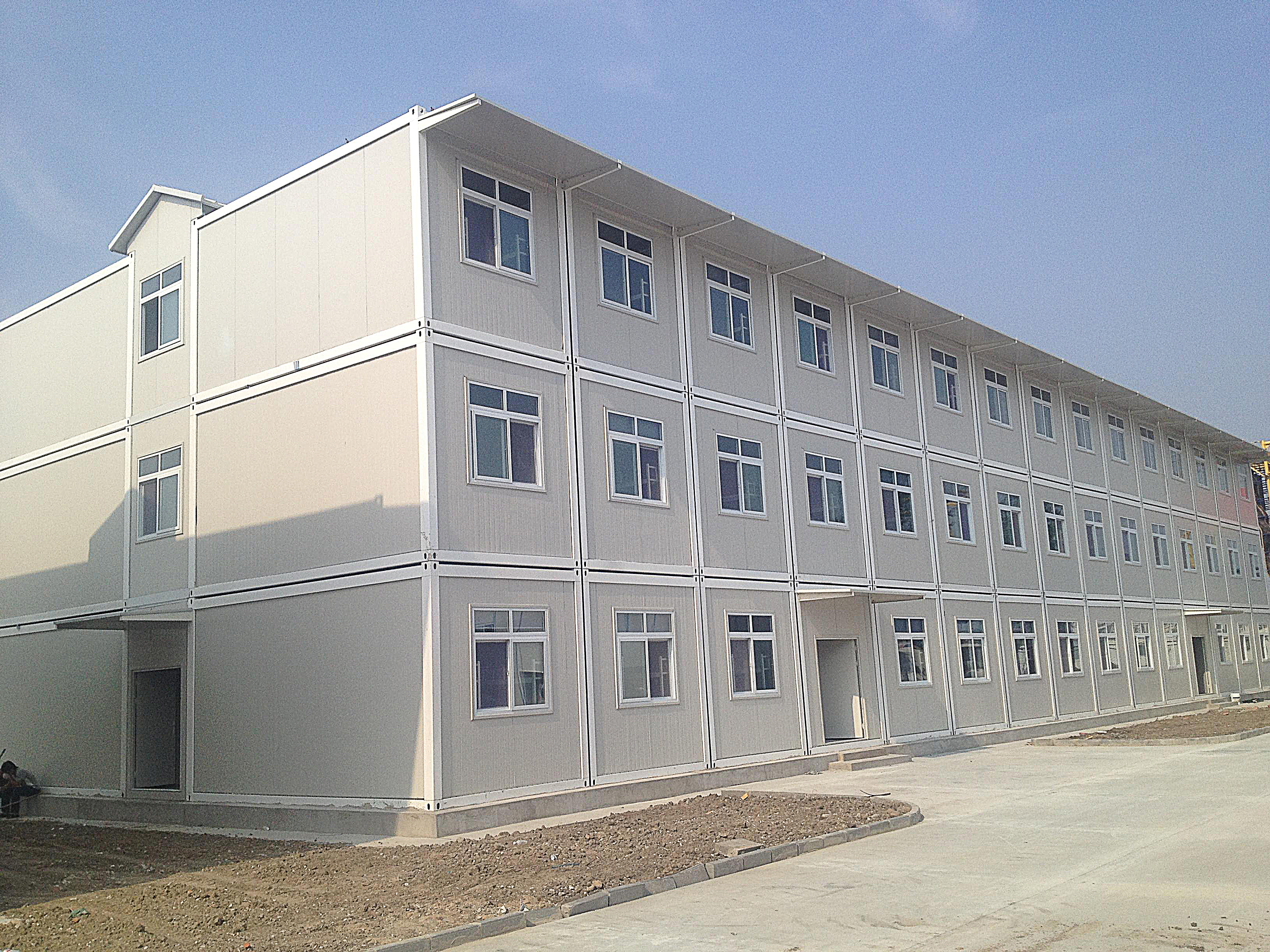 What are the two materials that affect the quality of container houses and sandwich panel houses?
